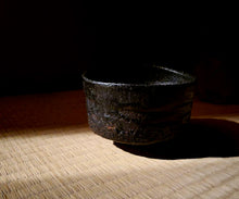画像をギャラリービューアに読み込む, 三藤るい 黒唐津茶碗