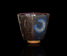 画像をギャラリービューアに読み込む, 伊藤北斗 釉刻色絵金銀彩 面取ぐい呑 -Woodpecker-