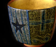 画像をギャラリービューアに読み込む, 伊藤北斗 釉刻色絵金銀彩 面取ぐい呑 -Turtle-