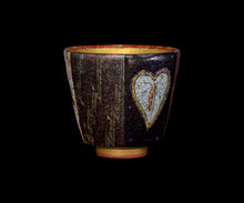 画像をギャラリービューアに読み込む, 伊藤北斗 釉刻色絵金銀彩 面取ぐい呑 -Anglerfish-