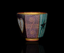 画像をギャラリービューアに読み込む, 伊藤北斗 釉刻色絵金銀彩 面取ぐい呑 -Anglerfish-