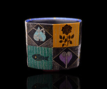 画像をギャラリービューアに読み込む, 伊藤北斗 釉刻色絵金銀彩 面取茶碗 -Chameleon-