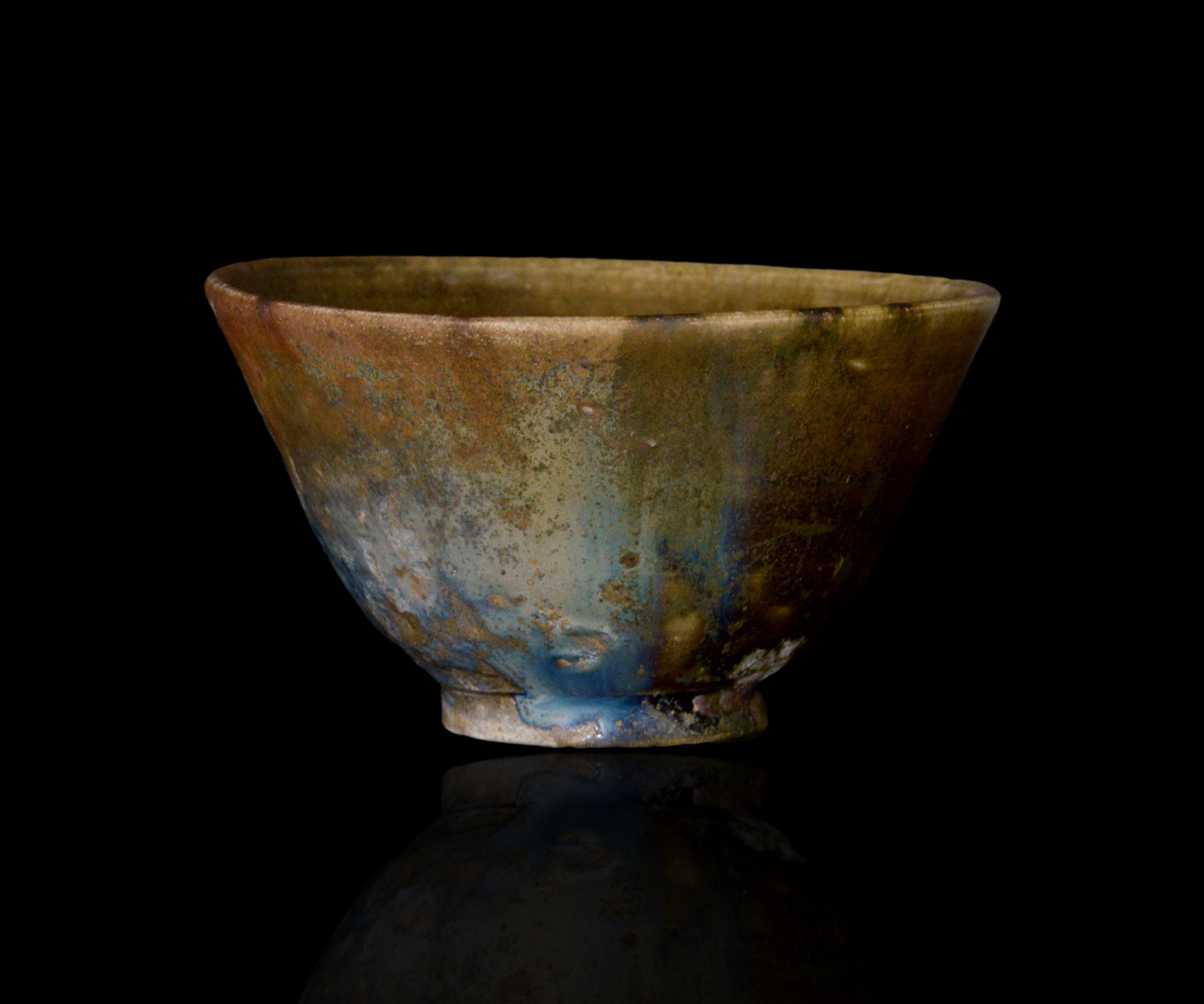 青唐津茶碗　漆継ぎ　三日月高台　茶道 木箱付き 三藤るい 青唐津茶碗 – 窯と土～Kama-to-tsuchi～