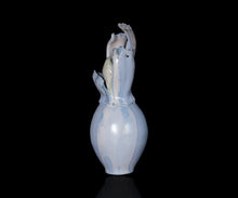 Load image into Gallery viewer, Mami Kato Frost-Glazed “IRIS” Flower Vase