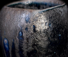 Load image into Gallery viewer, Hiroshi Gozeki Sohen-guro Chawan Singularity #1