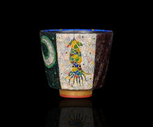 画像をギャラリービューアに読み込む, 伊藤北斗 釉刻色絵金銀彩 面取ぐい呑 - Squid-
