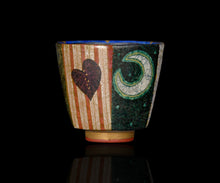 画像をギャラリービューアに読み込む, 伊藤北斗 釉刻色絵金銀彩 面取ぐい呑 - Squid-