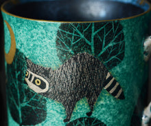 画像をギャラリービューアに読み込む, 伊藤北斗 釉刻色絵金銀彩 珈琲呑 -Raccoon-