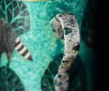 画像をギャラリービューアに読み込む, 伊藤北斗 釉刻色絵金銀彩 珈琲呑 -Raccoon-