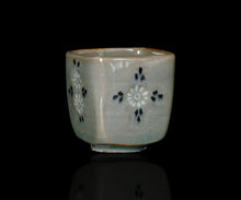 Load image into Gallery viewer, Tasuku Mitsufuji celadon inlaid square cup