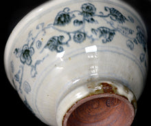 Load image into Gallery viewer, Annan-Sometsuke Chawan by Keizo Fujita