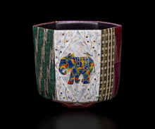 画像をギャラリービューアに読み込む, 伊藤北斗 釉刻色絵金銀彩 面取筒茶盌 -象-