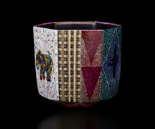 画像をギャラリービューアに読み込む, 伊藤北斗 釉刻色絵金銀彩 面取筒茶盌 -象-