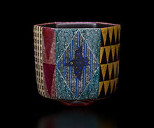 画像をギャラリービューアに読み込む, 伊藤北斗 釉刻色絵金銀彩 面取筒茶盌 -象-