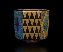画像をギャラリービューアに読み込む, 伊藤北斗 釉刻色絵金銀彩 面取筒茶盌 -象-