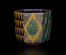 画像をギャラリービューアに読み込む, 伊藤北斗 釉刻色絵金銀彩 面取筒茶盌 -象-