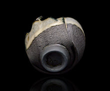 画像をギャラリービューアに読み込む, 加藤真美 フロスト釉 黒酒盃A