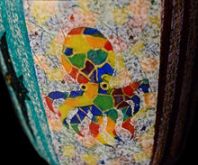 画像をギャラリービューアに読み込む, 伊藤北斗 釉刻色絵金銀彩 面取ぐい呑 - Octopus-