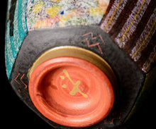 画像をギャラリービューアに読み込む, 伊藤北斗 釉刻色絵金銀彩 面取ぐい呑 - Octopus-