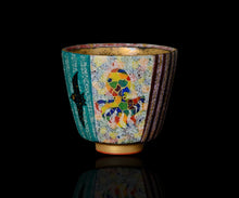 画像をギャラリービューアに読み込む, 伊藤北斗 釉刻色絵金銀彩 面取ぐい呑 - Octopus-