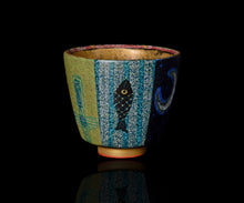 画像をギャラリービューアに読み込む, 伊藤北斗 釉刻色絵金銀彩 面取ぐい呑 - Octopus-