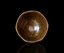 画像をギャラリービューアに読み込む, 伊藤北斗 釉刻色絵金銀彩 面取ぐい呑 - Octopus-