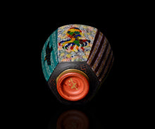 画像をギャラリービューアに読み込む, 伊藤北斗 釉刻色絵金銀彩 面取ぐい呑 - Octopus-