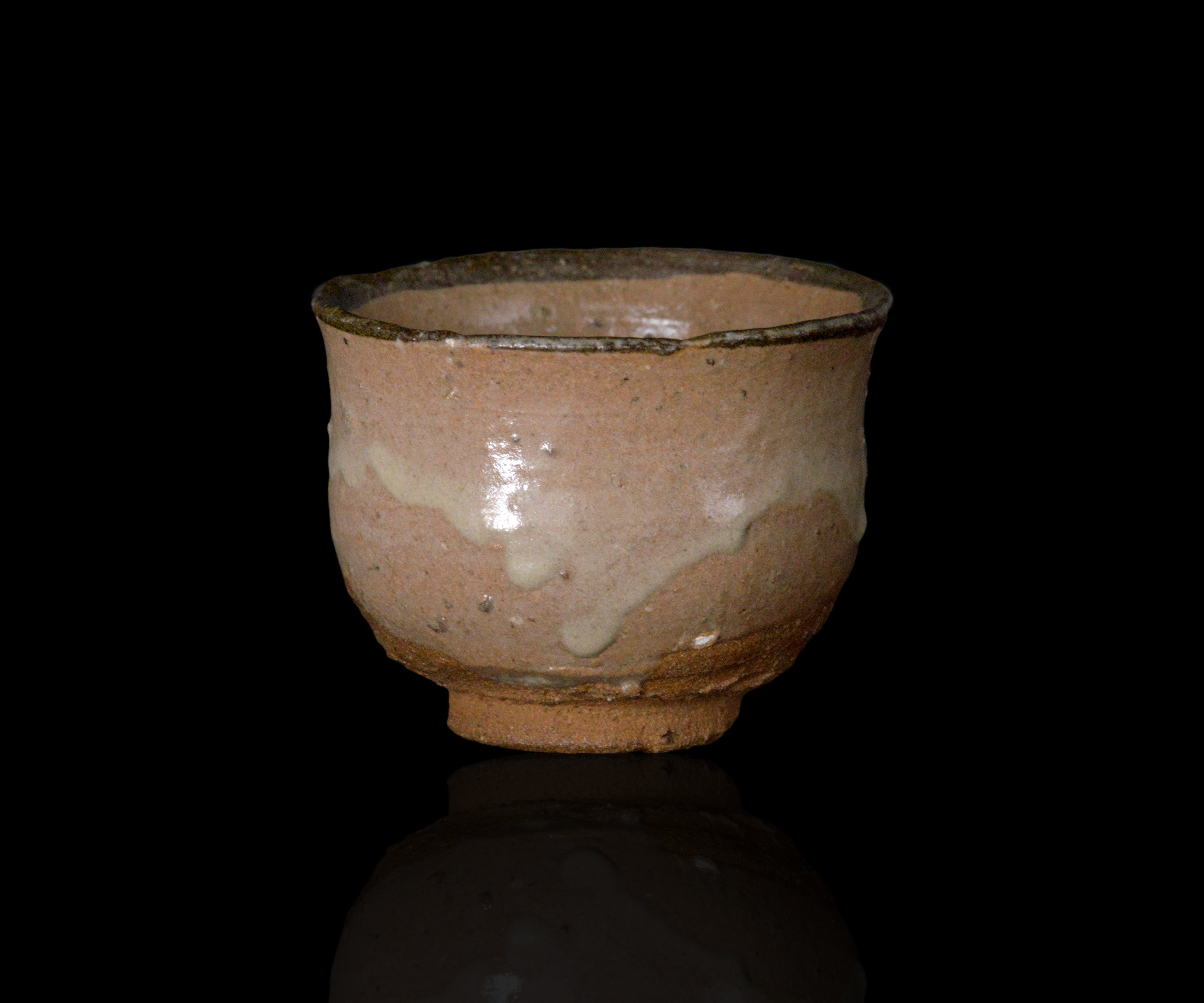 【岡本作礼】 唐津 皮鯨 ぐい呑 共箱 岡本作礼】 唐津 皮鯨 ぐい呑 共箱