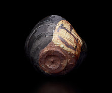 画像をギャラリービューアに読み込む, 吉見螢石 黒織部茶盌 銘「古雅」