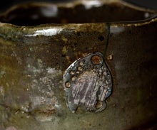 画像をギャラリービューアに読み込む, 岡本作礼 黒唐津茶盌 銘「暗香」