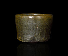 画像をギャラリービューアに読み込む, 三藤るい 黒唐津刳貫茶碗