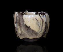Load image into Gallery viewer, Kei Wakao rice-colored celadon tea bowl