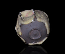 Load image into Gallery viewer, Kei Wakao rice-colored celadon tea bowl