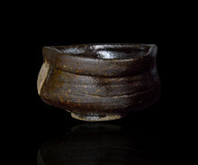 画像をギャラリービューアに読み込む, 三藤るい 唐津黒織部茶碗