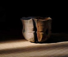 Load image into Gallery viewer, Sen Matsumura Motonumate Kiseto Kakewake tea bowl "Kinshenka"