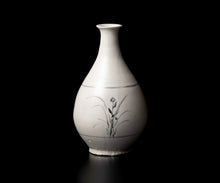 画像をギャラリービューアに読み込む, 森岡由利子 白磁染付花瓶