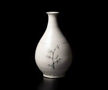 画像をギャラリービューアに読み込む, 森岡由利子 白磁染付花瓶