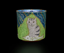 画像をギャラリービューアに読み込む, 伊藤北斗 釉刻色絵金銀彩 珈琲呑 猫A