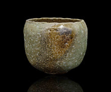 画像をギャラリービューアに読み込む, 吉見螢石 窯変須恵器茶碗 銘「鶯」