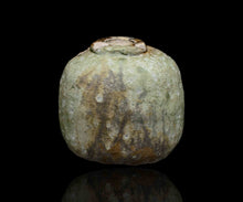 画像をギャラリービューアに読み込む, 吉見螢石 窯変須恵器茶碗 銘「鶯」