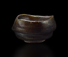 画像をギャラリービューアに読み込む, 吉見螢石 織部黒沓茶盌 銘「弦月」