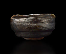画像をギャラリービューアに読み込む, 吉見螢石 織部黒沓茶盌 銘「弦月」