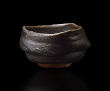 画像をギャラリービューアに読み込む, 吉見螢石 織部黒沓茶盌 銘「弦月」