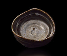 画像をギャラリービューアに読み込む, 吉見螢石 織部黒沓茶盌 銘「弦月」