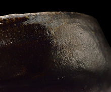 画像をギャラリービューアに読み込む, 吉見螢石 織部黒沓茶盌 銘「弦月」