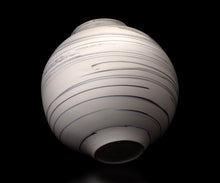 画像をギャラリービューアに読み込む, アマンダトン The Perfect Imbalance 満月壺