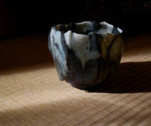 画像をギャラリービューアに読み込む, 若尾経 青磁茶盌
