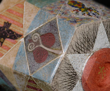 画像をギャラリービューアに読み込む, 伊藤北斗 釉刻色絵金銀彩 面取茶碗
