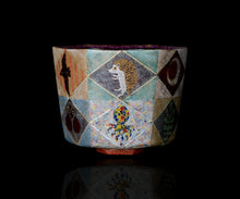 画像をギャラリービューアに読み込む, 伊藤北斗 釉刻色絵金銀彩 面取茶碗
