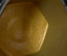 画像をギャラリービューアに読み込む, 伊藤北斗 釉刻色絵金銀彩 面取茶盌
